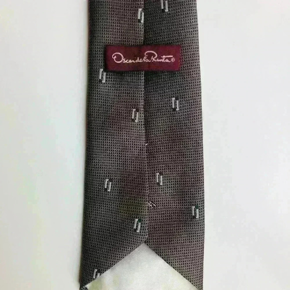 Oscar de la Renta Men’s Tie. - Picture 4 of 6